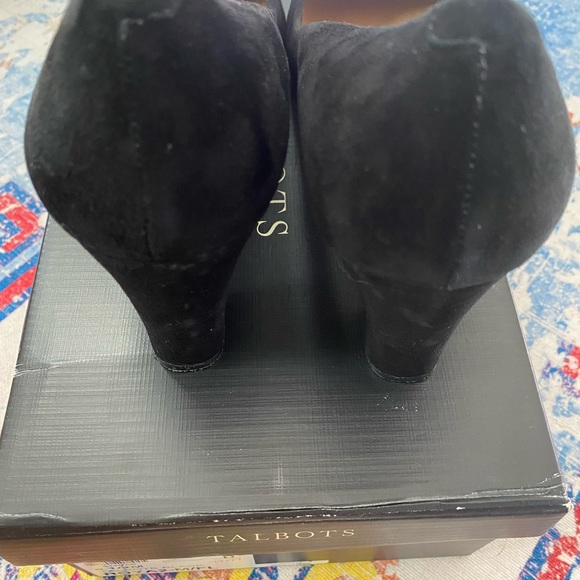 Talbots 8 1/2 B Suede Black Mid Heel Pumps Shoes w/Box - Picture 8 of 9